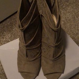 NWOT Peep toe, booties